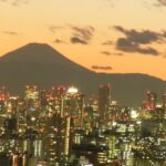 ＜南西方向の展望＞　夕焼けシルエットの富士山